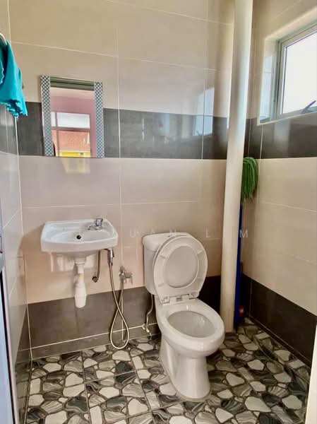 Townhouse for Rent in Taman Bukit Cheng (Cheng) - Li Xuan Lim - Bathroom - PropertyGuru.com.my