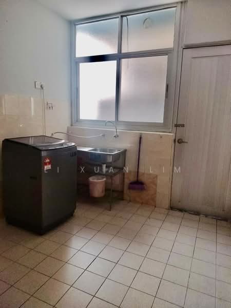 Townhouse for Rent in Taman Bukit Cheng (Cheng) - Li Xuan Lim - Kitchen - PropertyGuru.com.my