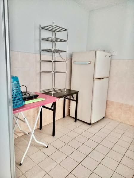 Townhouse for Rent in Taman Bukit Cheng (Cheng) - Li Xuan Lim - Kitchen - PropertyGuru.com.my