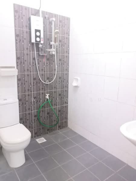 Rumah Teres 2 Tingkat untuk Dijual di Taman Mutiara Rini (Skudai) - Winson Su - Bathroom - PropertyGuru.com.my