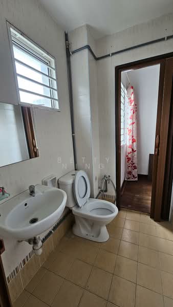 Rumah Teres 2.5 Tingkat untuk Disewa di Kampung Sungai Kayu Ara (Petaling Jaya) - Betty Ning - Bathroom - PropertyGuru.com.my