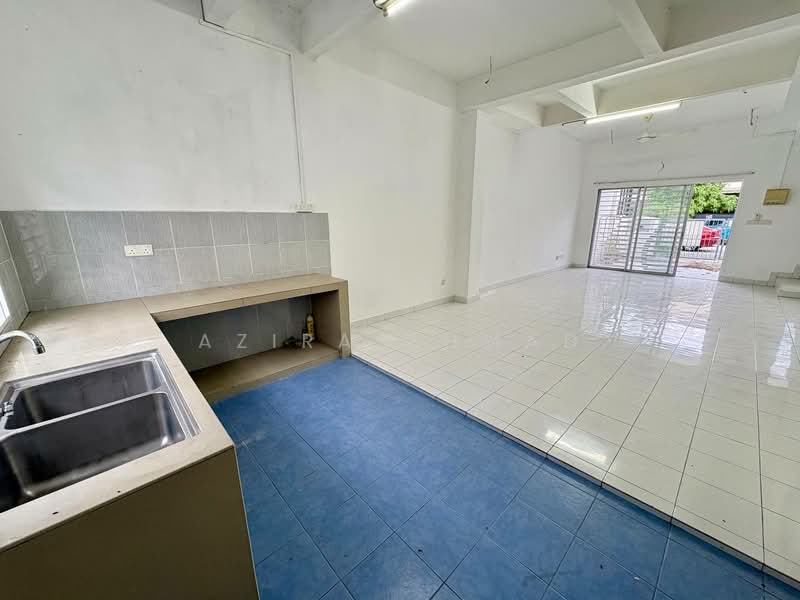 Rumah Teres 2 Tingkat untuk Dijual di Taman Sri Tanjung (Semenyih) - Azira Ahmad - Kitchen - PropertyGuru.com.my