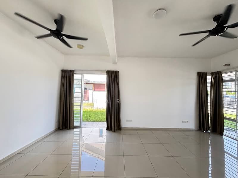 2-storey Terraced House for Sale in Petaling Jaya (Selangor) - Loharaj . - Living Room - PropertyGuru.com.my