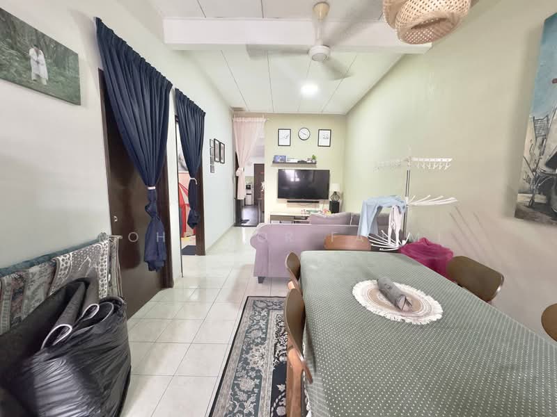 Rumah Teres untuk Dijual di Taman Dato Demang (Seri Kembangan) - Mohd Nor Fahmi - Living Room - PropertyGuru.com.my