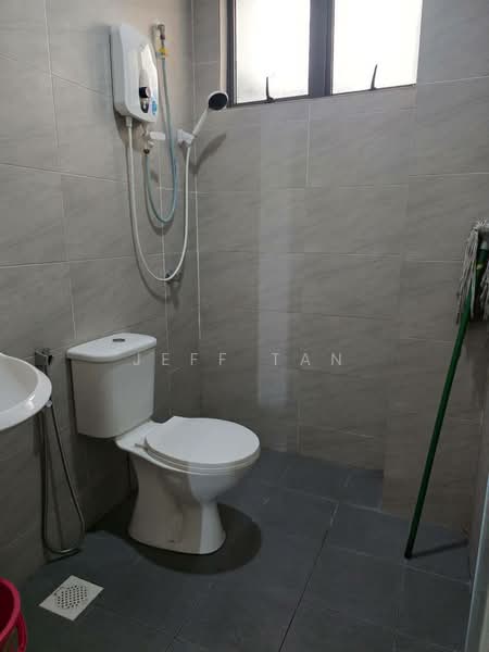 Pangsapuri untuk Disewa di Casa Kayangan - Jeff Tan - Bathroom - PropertyGuru.com.my