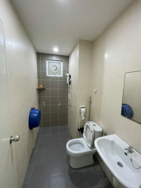 Kondominium untuk Dijual di One Imperial - S J Foo - Bathroom - PropertyGuru.com.my