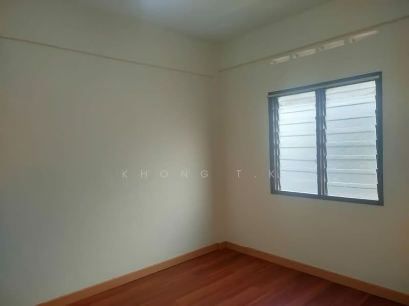 Rumah Flat untuk Dijual di Subang Perdana Goodyear Court 9 - Khong T.K - Master Bedroom - PropertyGuru.com.my