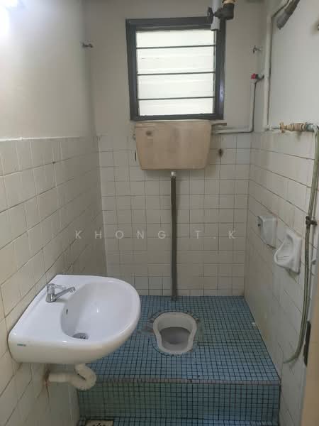 Rumah Flat untuk Dijual di Subang Perdana Goodyear Court 9 - Khong T.K - Bathroom - PropertyGuru.com.my