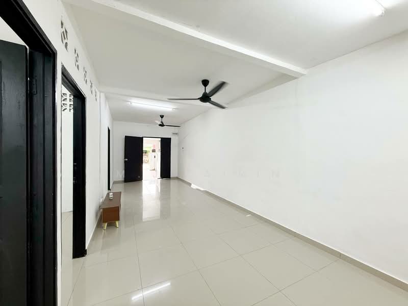 Rumah Teres 1 Tingkat untuk Disewa di Taman Greenwood (Batu Caves) - M.J Zairin - Living Room - PropertyGuru.com.my