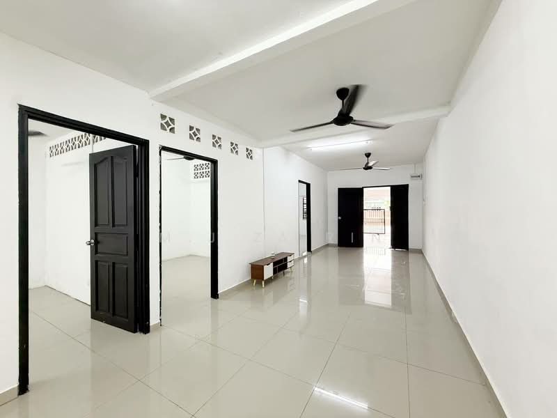 Rumah Teres 1 Tingkat untuk Disewa di Taman Greenwood (Batu Caves) - M.J Zairin - Living Room - PropertyGuru.com.my