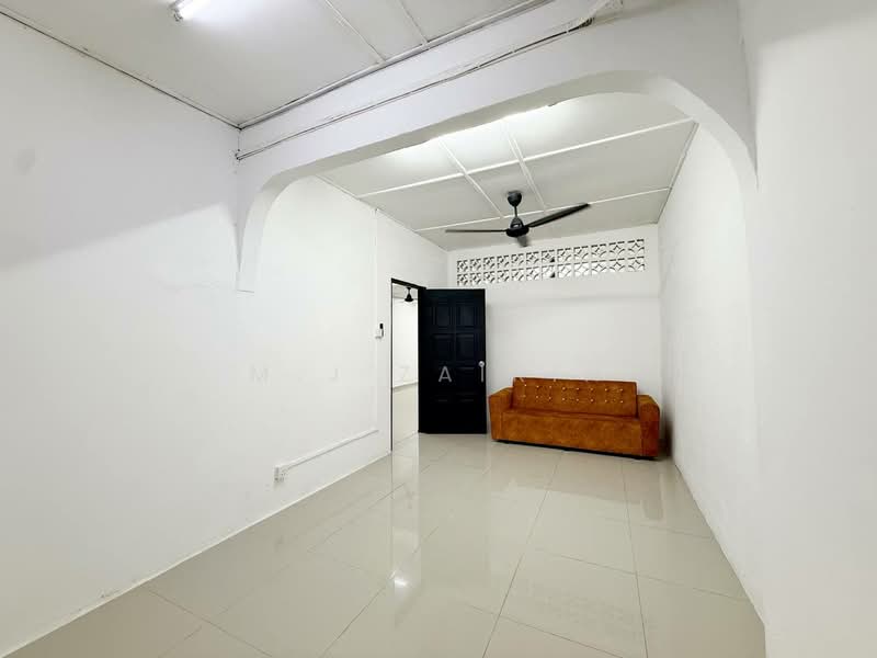 Rumah Teres 1 Tingkat untuk Disewa di Taman Greenwood (Batu Caves) - M.J Zairin - Living Room - PropertyGuru.com.my