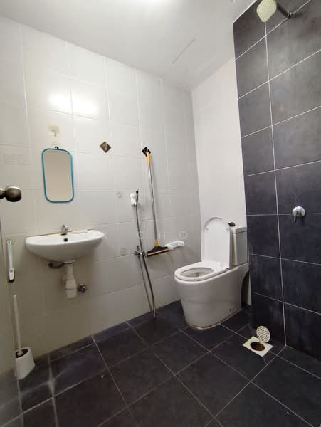 Pangsapuri untuk Disewa di D'Cerrum Apartment - JX Chong - Bathroom - PropertyGuru.com.my