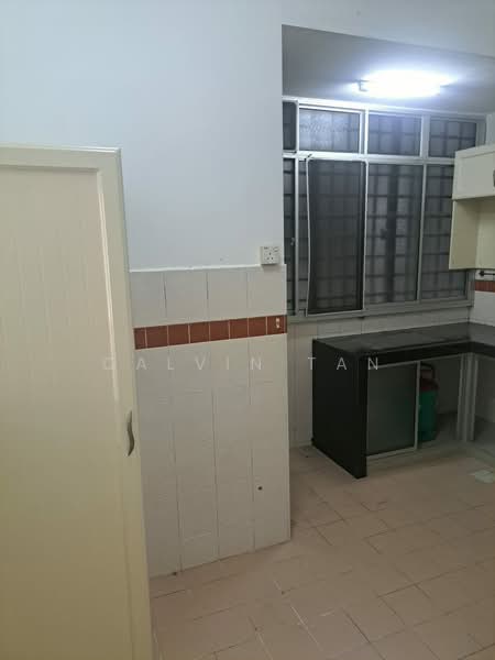 Kondominium untuk Dijual di Lakes Condominiums / Pangsapuri Tasik - Calvin Tan - Kitchen - PropertyGuru.com.my