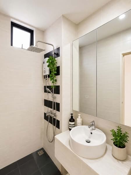 Service Residence for Sale at D'Summit Residences - Karl Ho - Bathroom - PropertyGuru.com.my