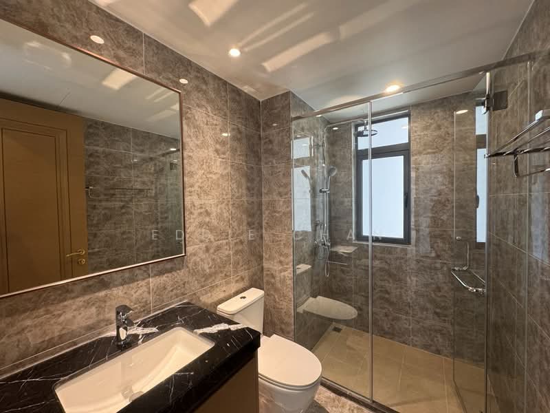 Kondominium untuk Dijual di R&F Princess Cove Phase 2-Seine Region - Eddie Chan - Bathroom - PropertyGuru.com.my