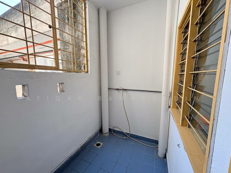 Pangsapuri untuk Dijual di Melur Apartment - Afiqah Baharuddin - Balcony - PropertyGuru.com.my