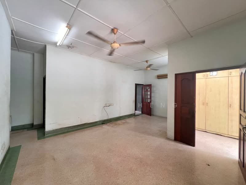 Rumah Banglo untuk Dijual di Seksyen 12 (Petaling Jaya) - Jayden Heng - Living Room - PropertyGuru.com.my