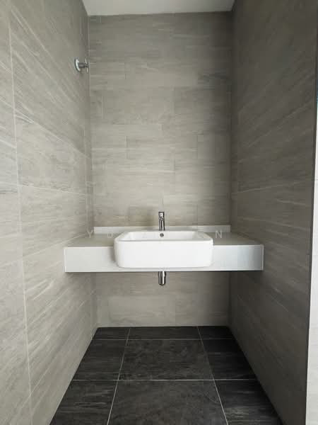 Pejabat untuk Disewa di Bandar Puteri Puchong (Puchong) - Yu Zu En - Bathroom - PropertyGuru.com.my
