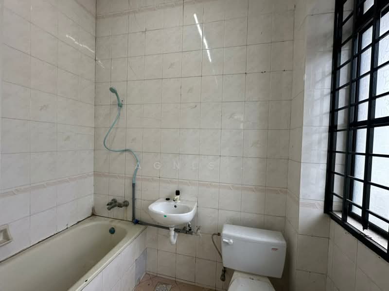 2-storey Terraced House for Sale in Taman Desa Cemerlang (Ulu Tiram) - Agnes . - PropertyGuru.com.my