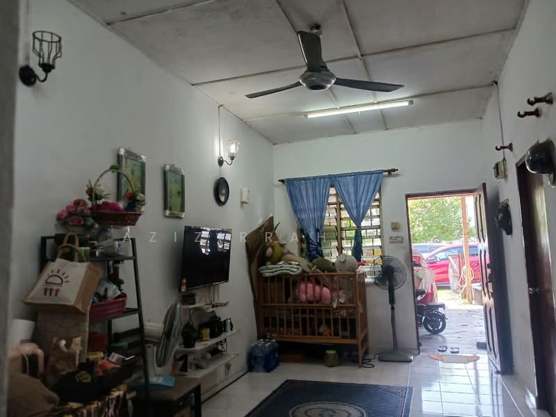 1-storey Terraced House for Sale in Bandar Kinrara (Selangor) - Azizirrahim . - Living Room - PropertyGuru.com.my