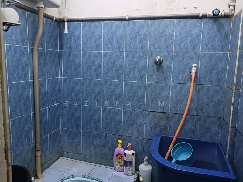 1-storey Terraced House for Sale in Bandar Kinrara (Selangor) - Azizirrahim . - Bathroom - PropertyGuru.com.my
