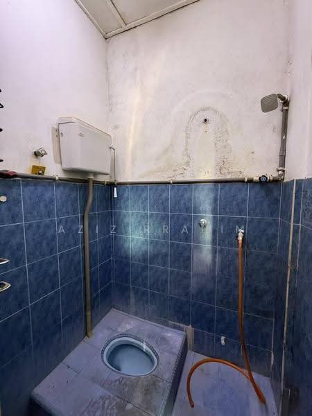 1-storey Terraced House for Sale in Bandar Kinrara (Selangor) - Azizirrahim . - Bathroom - PropertyGuru.com.my
