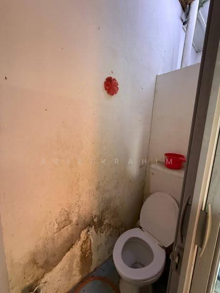 1-storey Terraced House for Sale in Bandar Kinrara (Selangor) - Azizirrahim . - Bathroom - PropertyGuru.com.my