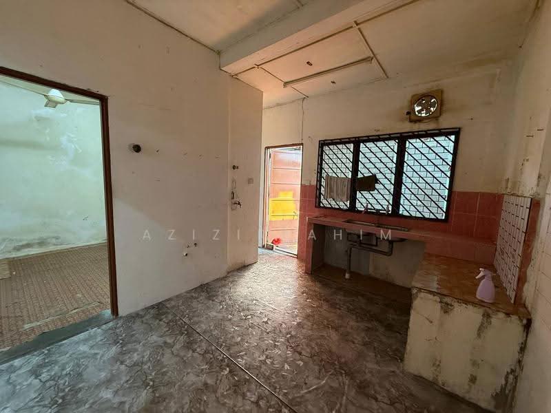 1-storey Terraced House for Sale in Bandar Kinrara (Selangor) - Azizirrahim . - Kitchen - PropertyGuru.com.my