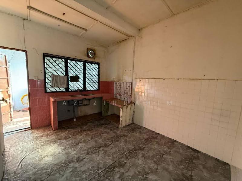1-storey Terraced House for Sale in Bandar Kinrara (Selangor) - Azizirrahim . - Kitchen - PropertyGuru.com.my
