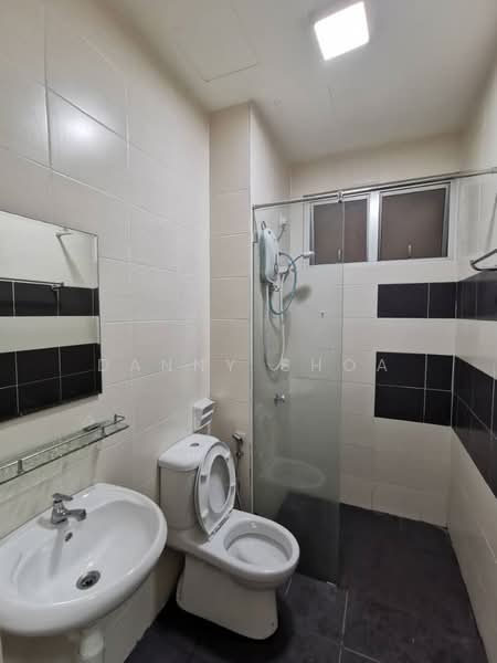 Pangsapuri untuk Dijual di Kalista Residence - Danny Shoa - Bathroom - PropertyGuru.com.my