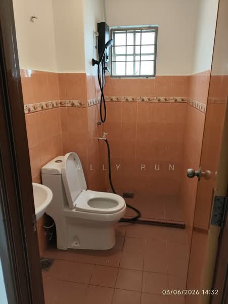Rumah Berkembar untuk Disewa di Bandar Kinrara (Selangor) - Shally Pun - Bathroom - PropertyGuru.com.my