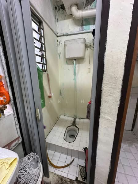 Rumah Flat untuk Dijual di Taman Cempaka - Karl Ho - Bathroom - PropertyGuru.com.my