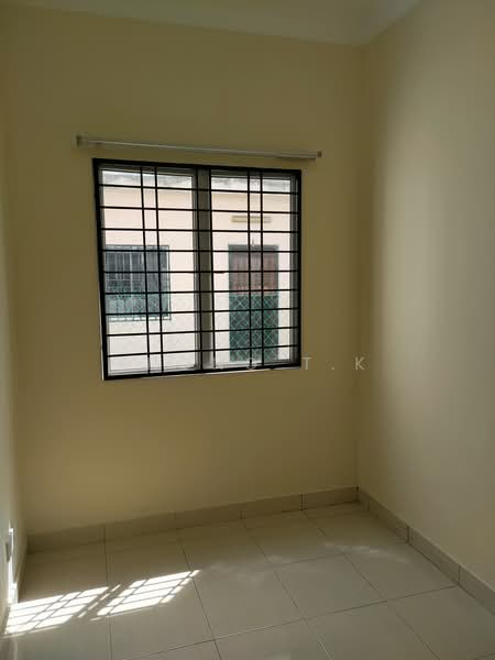 Rumah Teres 2 Tingkat untuk Dijual di Taman Perindustrian Sime Uep (Subang Jaya) - Khong T.K - Bedroom - PropertyGuru.com.my