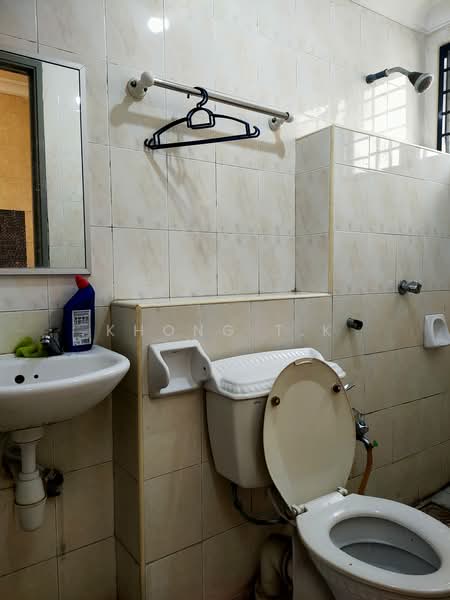 Rumah Teres 2 Tingkat untuk Dijual di Taman Perindustrian Sime Uep (Subang Jaya) - Khong T.K - Bathroom - PropertyGuru.com.my