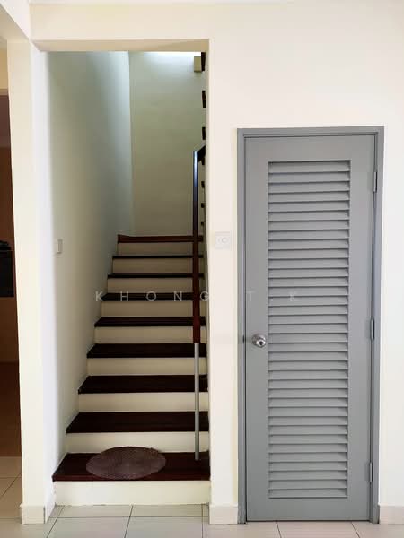 Rumah Teres 2 Tingkat untuk Dijual di Taman Perindustrian Sime Uep (Subang Jaya) - Khong T.K - Staircase - PropertyGuru.com.my