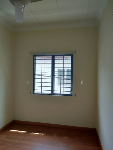 Rumah Teres 2 Tingkat untuk Dijual di Taman Perindustrian Sime Uep (Subang Jaya) - Khong T.K - Bedroom - PropertyGuru.com.my