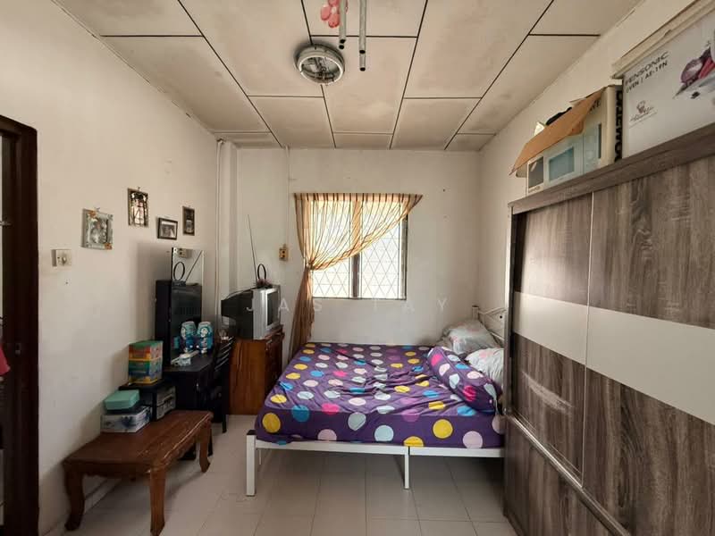 Rumah Flat untuk Dijual di Taman Daya - Jas Tay - Bedroom - PropertyGuru.com.my
