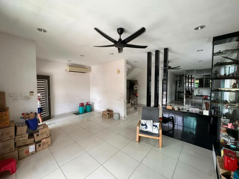 Rumah Kluster untuk Dijual di Taman Gaya (Ulu Tiram) - Max Ng - Living Room - PropertyGuru.com.my