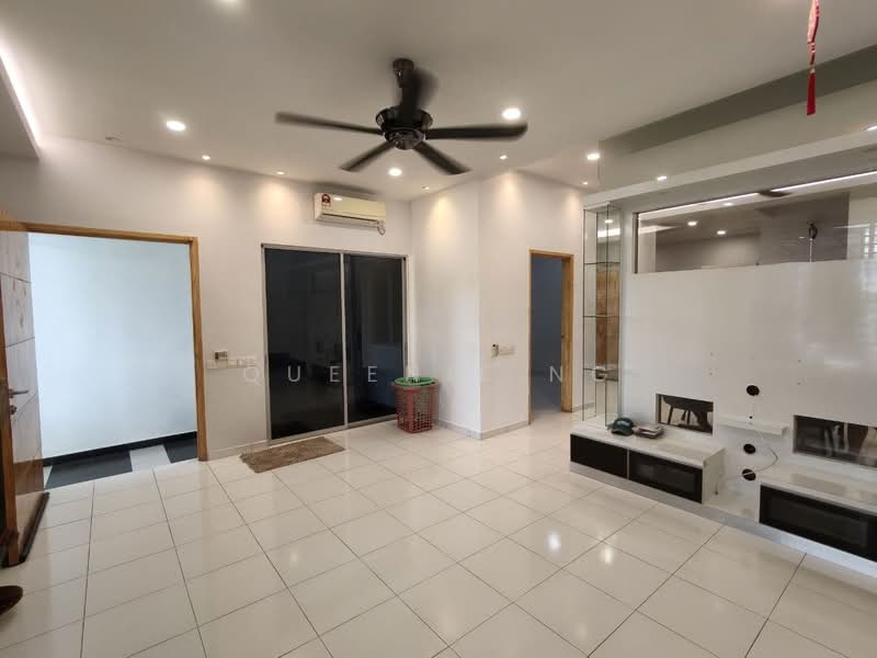 Rumah Teres 2 Tingkat untuk Disewa di Setia Tropika (Johor Bahru) - Queenie Ng - Living Room - PropertyGuru.com.my