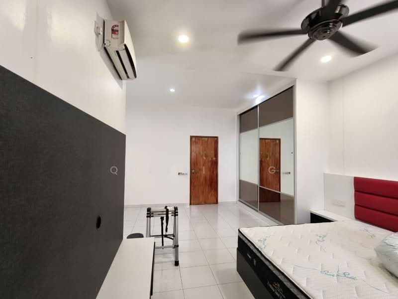 Rumah Teres 2 Tingkat untuk Disewa di Setia Tropika (Johor Bahru) - Queenie Ng - Bedroom - PropertyGuru.com.my