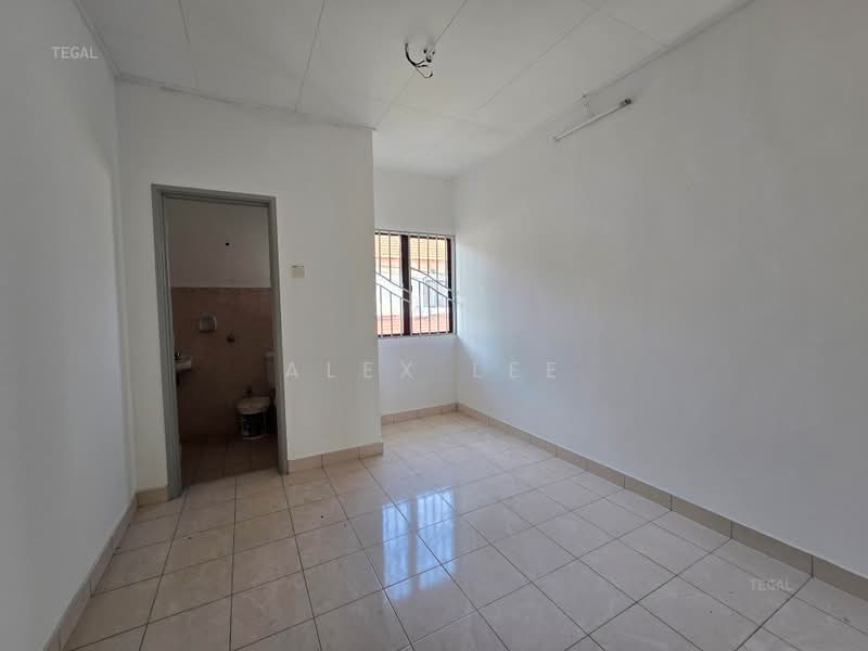 2-storey Terraced House for Sale in Bandar Puteri Klang (Klang) - Alex Lee - Bathroom - PropertyGuru.com.my