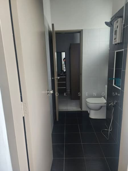 Rumah Teres 2 Tingkat untuk Dijual di Bandar Tiram (Ulu Tiram) - Lai Kok Seng - Bathroom - PropertyGuru.com.my