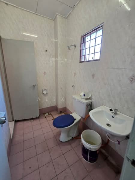 2-storey Terraced House for Sale in Bandar Puteri Klang (Klang) - Alex Lee - Bathroom - PropertyGuru.com.my