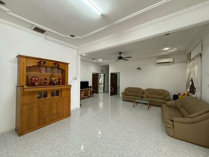 Rumah Teres 1 Tingkat untuk Dijual di Taman Maju (Batu Pahat) - NGO - Living Room - PropertyGuru.com.my