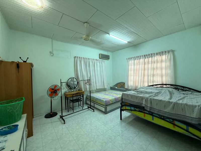 Rumah Teres 1 Tingkat untuk Dijual di Taman Maju (Batu Pahat) - NGO - Bedroom - PropertyGuru.com.my