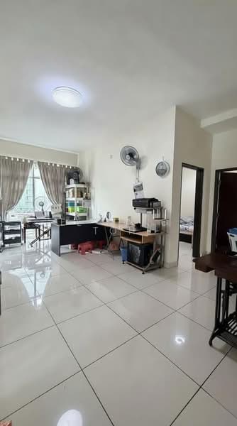 Semi-Detached House for Sale in Taman Universiti (Skudai) - Ee Fong Toh - Living Room - PropertyGuru.com.my