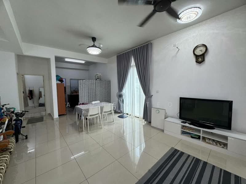2-storey Terraced House for Sale in Taman Seri Austin (Tebrau) - Andrew Teo - Living Room - PropertyGuru.com.my