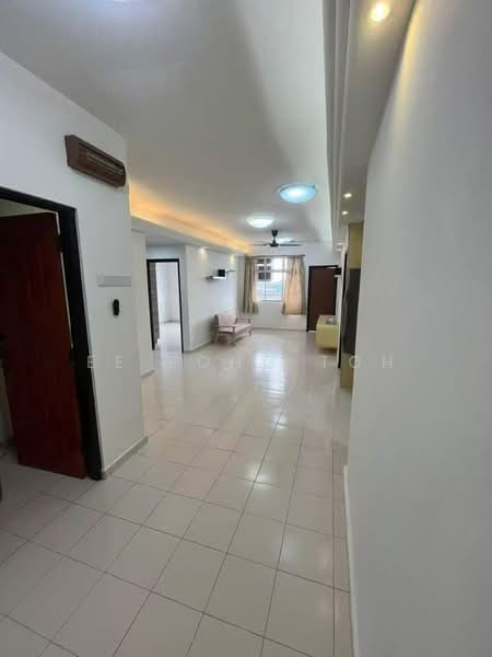 Pangsapuri untuk Dijual di Villa Krystal @ Bandar Selesa Jaya - Ee Fong Toh - Living Room - PropertyGuru.com.my