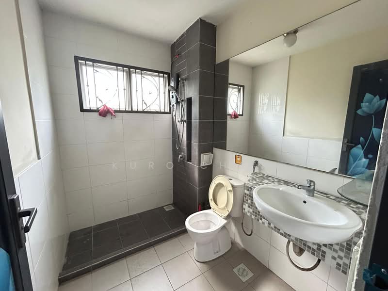 Terraced House for Sale in Bandar Bukit Puchong (Puchong) - Kuro Chan - Bathroom - PropertyGuru.com.my