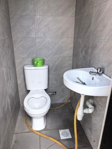 Kilang Berkembar untuk Disewa di Puchong (Selangor) - Herman Thow - Bathroom - PropertyGuru.com.my